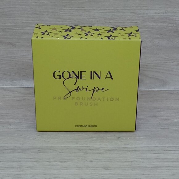LWYA Gone in a Swipe Pro Foundation Brush NEW - Picture 1 of 7